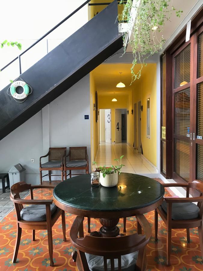Matta Lodge Kuta Selatan Exteriör bild